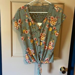 Cute floral top!